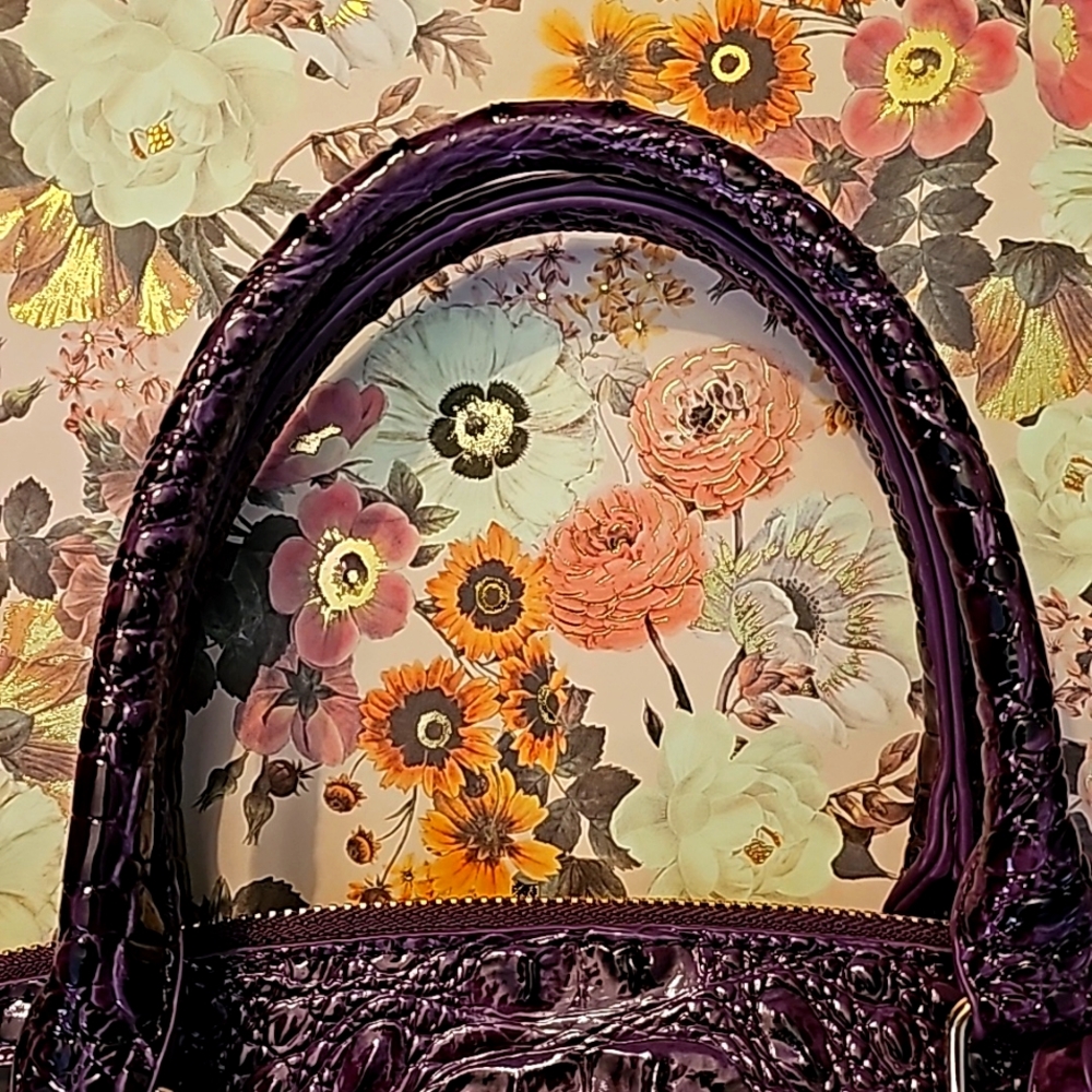 LIKE NEW! Handbag - Picture 8 of 16